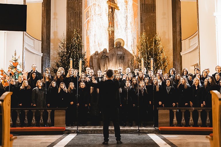 To była duchowa uczta dla miłośników muzyki chóralnej i świątecznej! Finał  