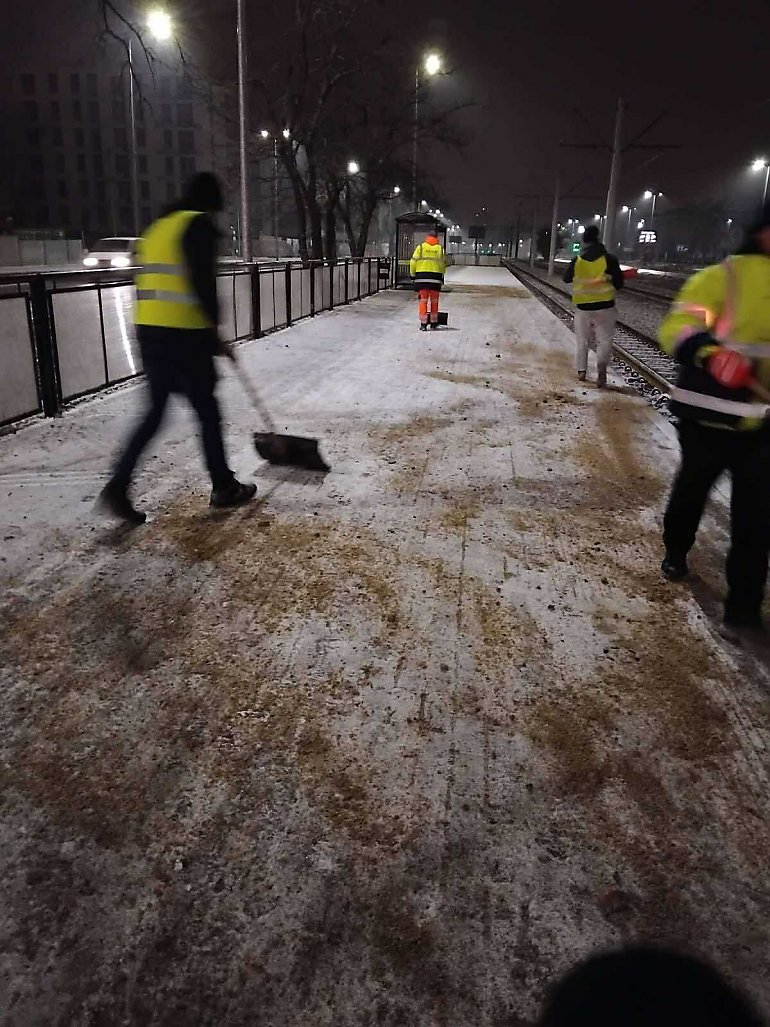 Kolejny trudny poranek na drogach Bydgoszczy! Mieszkańcy miasta żartują, że do pracy mogli się wybrać... na łyżwach