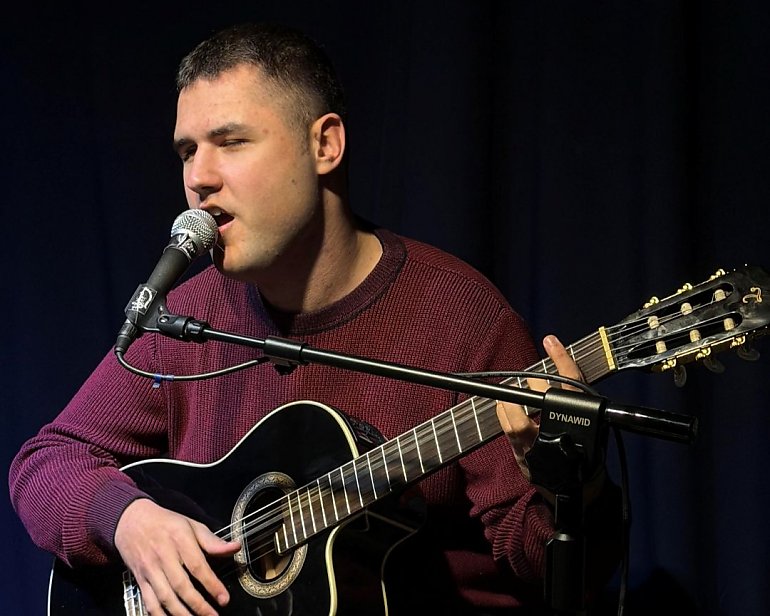 Polskie piosenki ukraińskiego artysty. Bydgoska Światłownia zaprasza na kolejny, niezwykły koncert!