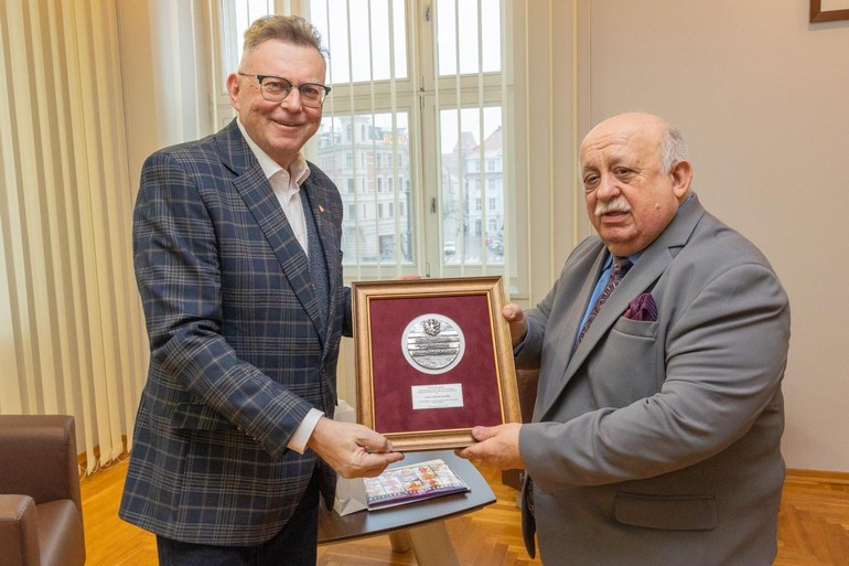 Leszek Kowalik nagrodzony prestiżowym Medalem Marszałka!