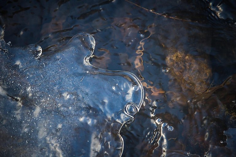 Trzaskający mróz i  przekroczony poziom wód! IMGW wydało ostrzeżenie hydrologiczne drugiego stopnia