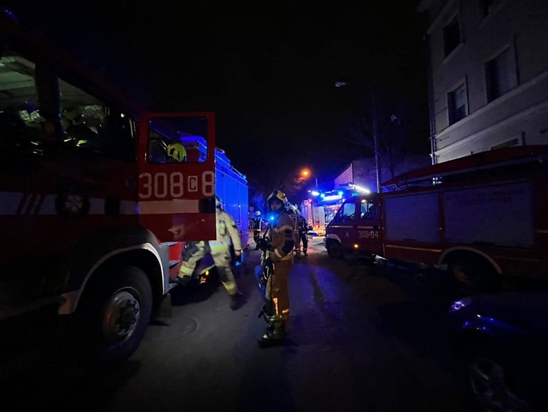 Niemal 100 ewakuowanych osób, 4 poszkodowanych i noc w podstawionych namiotach. To bilans pożaru hotelu robotniczego w Bydgoszczy