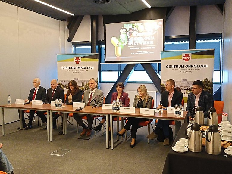 Blisko 300 specjalistów z całego kraju dyskutuje o żywieniu chorych na nowotwory. W bydgoskim Centrum Onkologii rozpoczęło się specjalne sympozjum