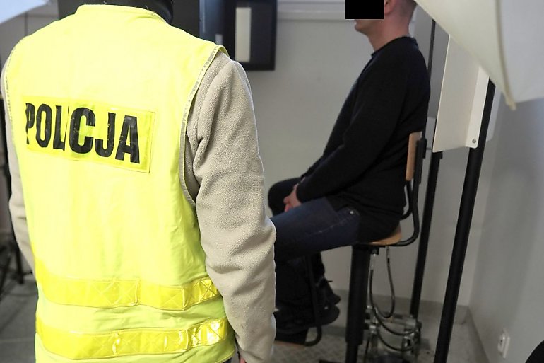 265 zarzutów dla diagnostów opryskiwaczy rolniczych. Bydgoscy policjanci odkryli, że poświadczano nieprawdę