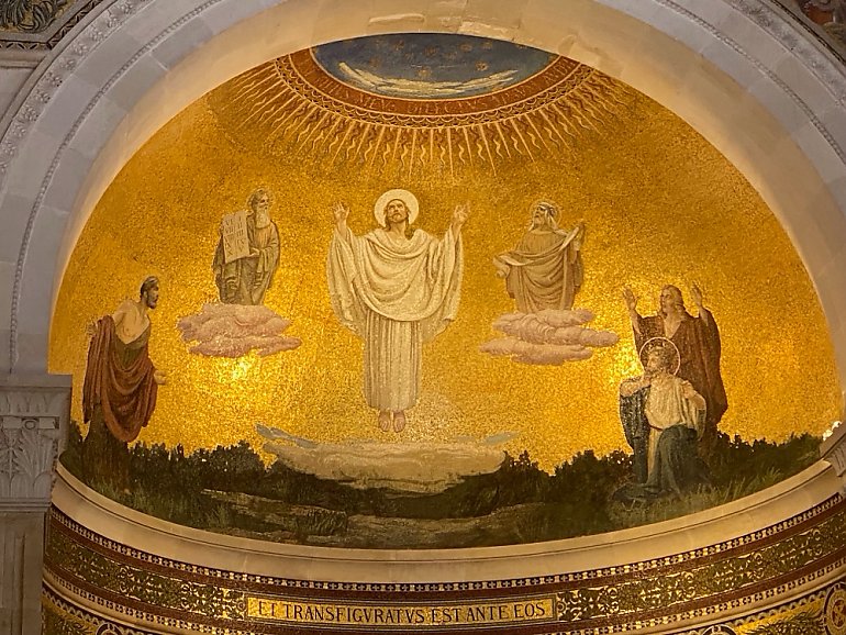 Przemienienie na górze Tabor. Wielkopostne światło przed cieniem krzyża