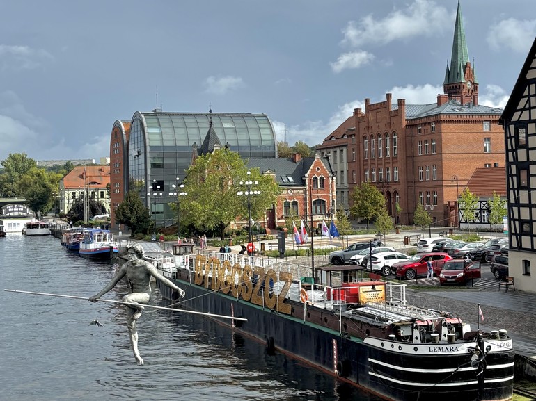 Dzień Kobiet w Bydgoszczy: Koncerty, warsztaty i rejsy po Brdzie!