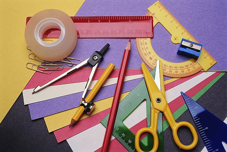 Kobiecość od linijki [FELIETON]