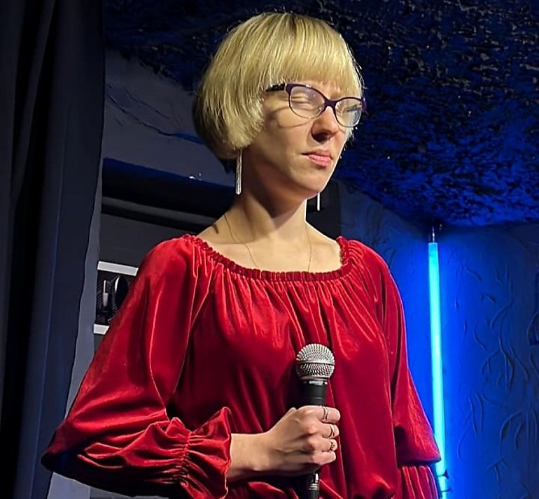 Oddycha muzyką i bawi się głosem! W piątek w bydgoskiej Światłowni wystąpi Patrycja Malinowska