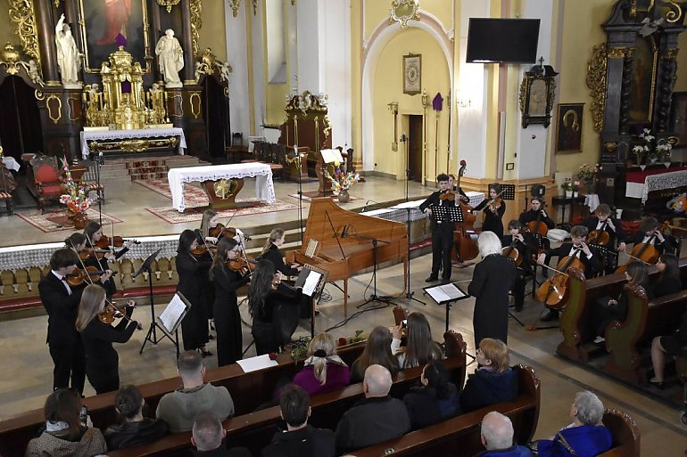 Pieśni Pasyjne i słowo od świętego Franciszka z Asyżu. Wyjątkowy koncert w kościele pw. Najświętszego Serca Pana Jezusa w Bydgoszczy