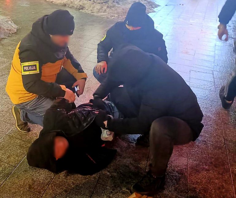 Oszukiwali starszych ludzi, ale do czasu! Bydgoscy i toruńscy kryminalni zatrzymali trzech członków zorganizowanej grupy przestępczej