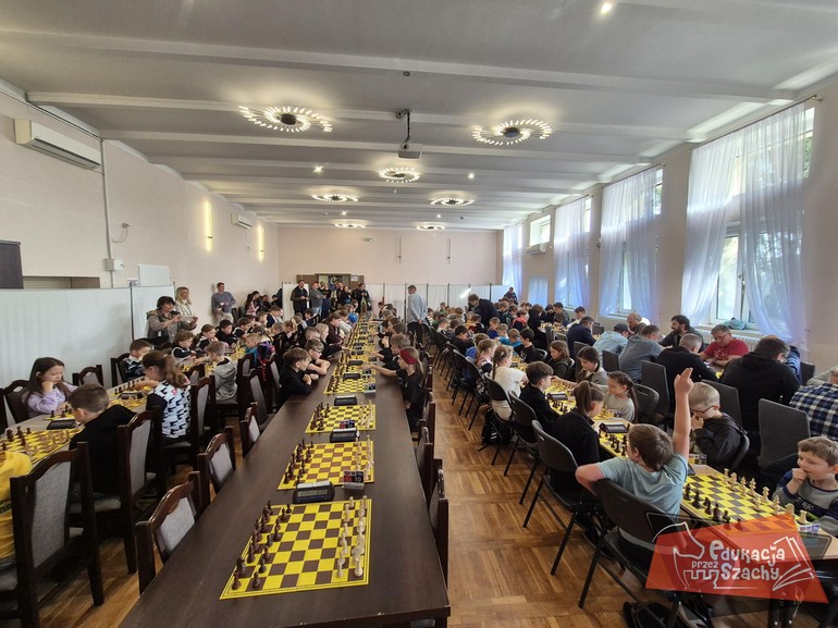 Emocje na planszy! Szachowy turniej w Łojewie przyciągnął tłumy