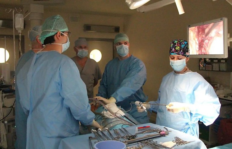 Operacja na dwóch frontach. Bydgoscy lekarze postawili na  odważne rozwiązanie