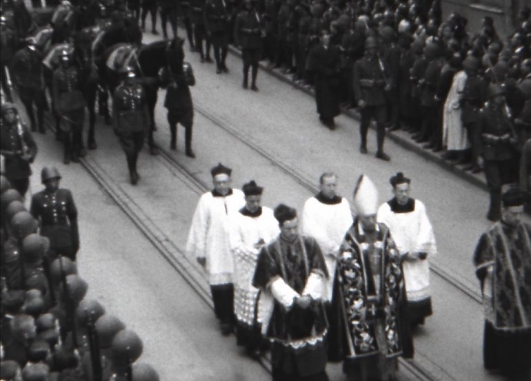 Nieznany film z pogrzebu Piłsudskiego odnaleziony po 91 latach