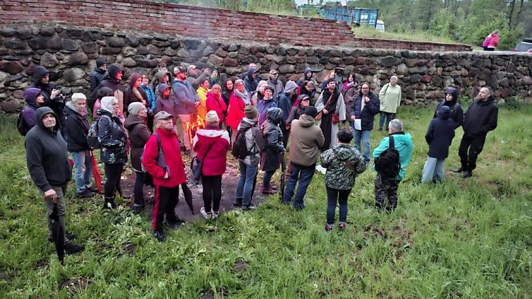 Deszcz nie przeszkodził miłośnikom historii. Koronowska Noc Muzeów z finałem na zamku w Nowym Jasińcu