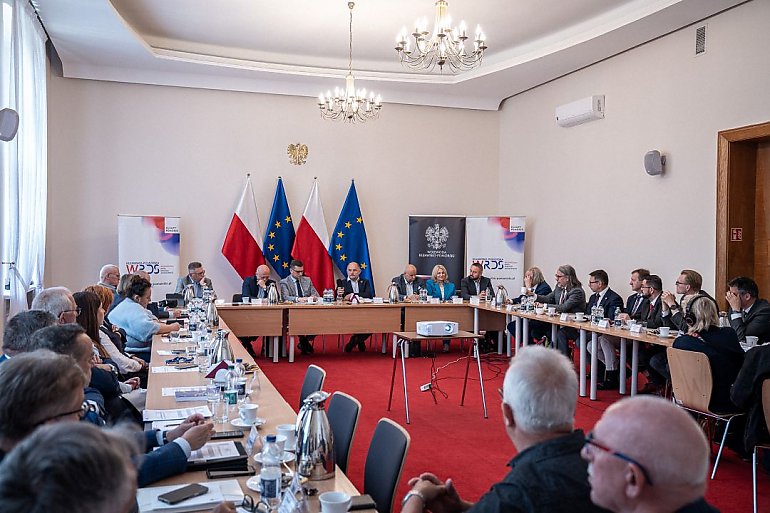 Spór o pieniądze na naukę. Region chce zmiany programu, uczelnie domagają się miejsca przy stole