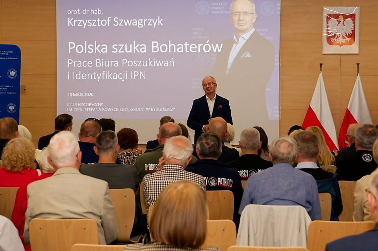 Wielka misja dla pokoleń. Profesor Krzysztof Szwagrzyk opowiadał w Bydgoszczy o ekshumacjach bohaterów