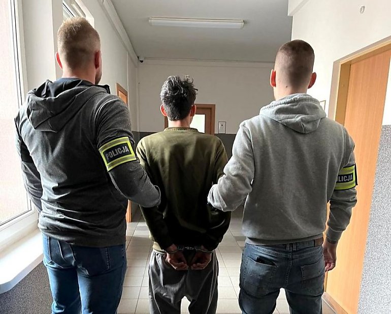Pościg przy MOP w Szczutkach. Dwóch Pakistańczyków i Gruzin zatrzymani przez policję