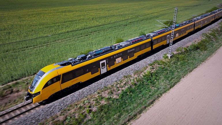 PESA przyspiesza. Nowy pojazd dla RegioJet osiągnął 200 km/h na torze w Velimiu