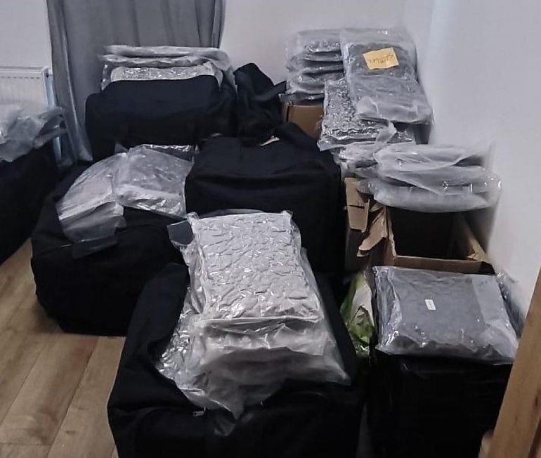 Narkotyki za prawie 10 mln zł w mieszkaniu w Bydgoszczy. Cztery osoby aresztowane