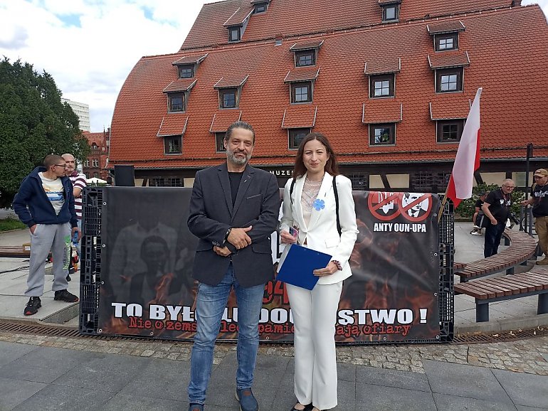 „Kwiaty Wołynia” w Bydgoszczy. Narodowcy domagają się ekshumacji i godnego pochówku ofiar