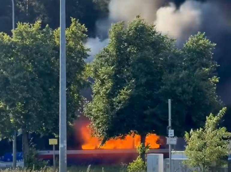 Autobus spłonął w bydgoskim Fordonie. Kierowca i pasażerka zdążyli wysiąść
