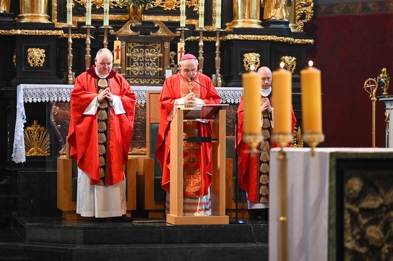 Imieniny biskupa Krzysztofa Włodarczyka: Wyjątkowe święto w bydgoskiej katedrze