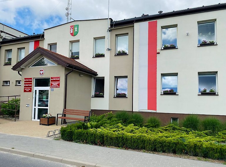 33 decyzje i ponad 360 tysięcy złotych. Gmina Sicienko odpowiada w sprawie opłaty adiacenckiej