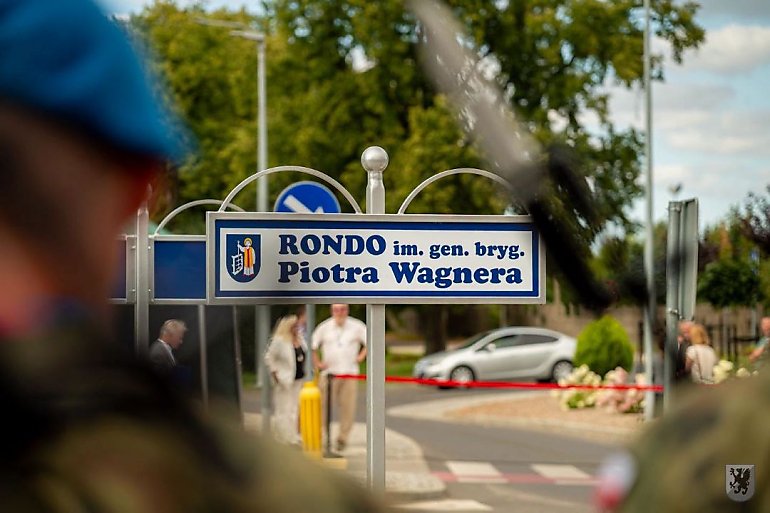 Z Bydgoszczy do Sępólna Krajeńskiego. Uhonorowano gen. Piotra Wagnera