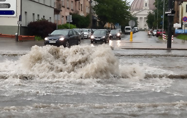 Na części Bydgoszczy był to „deszcz stuletni”. MWiK po tygodniach odpowiada