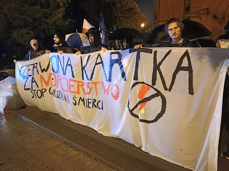 „Nie żałujemy ani jednego dnia”. Poruszające świadectwa podczas manifestacji w obronie życia w Bydgoszczy