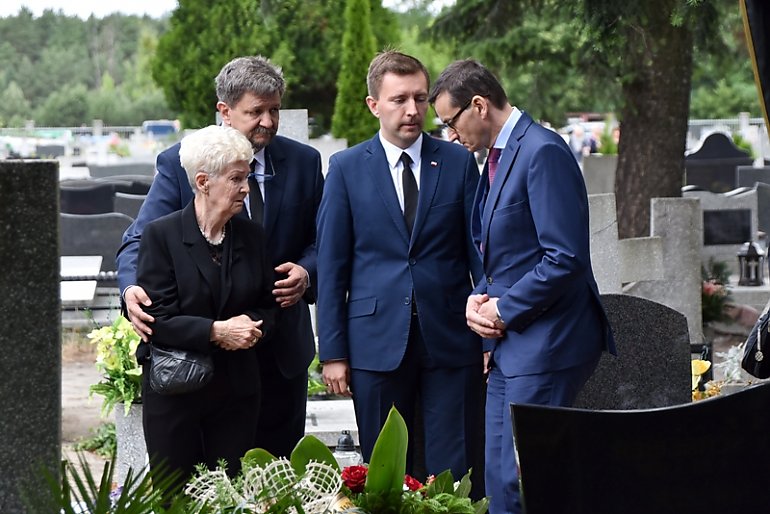 Premier RP uczestniczył w pogrzebie Zenona Schreibera [ZDJĘCIA]