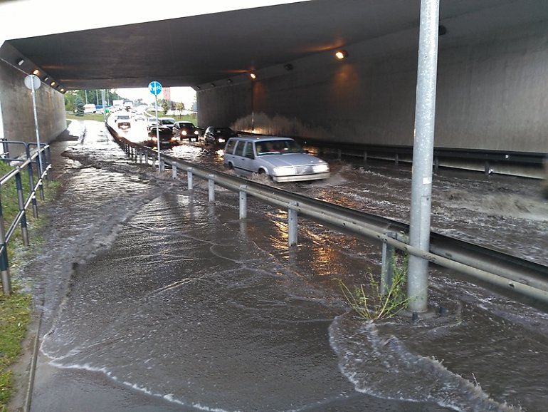 Deszcz zalewa przejazd pod wiaduktem. Dlaczego w Bydgoszczy nie uczymy się na błędach? [LIST DO REDAKCJI] 