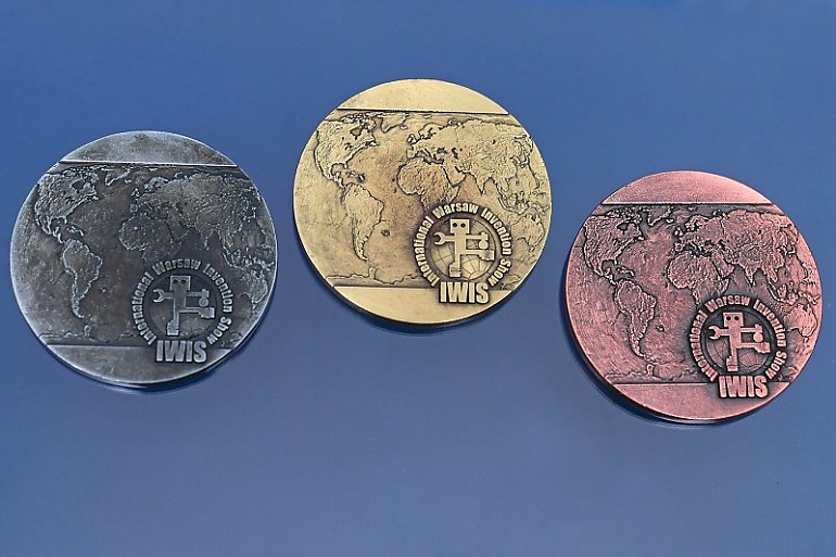 Medale dla bydgoskich uczelni na wystawie wynalazków