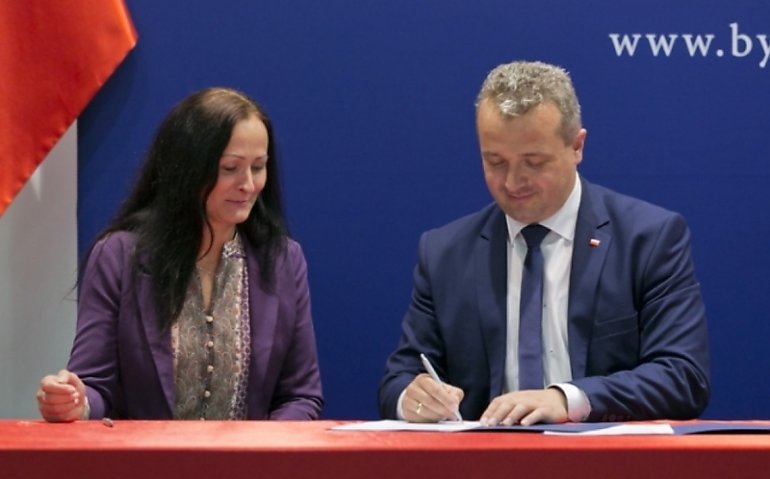 53 miliony złotych na drogi gminne i powiatowe - pierwsze umowy podpisane