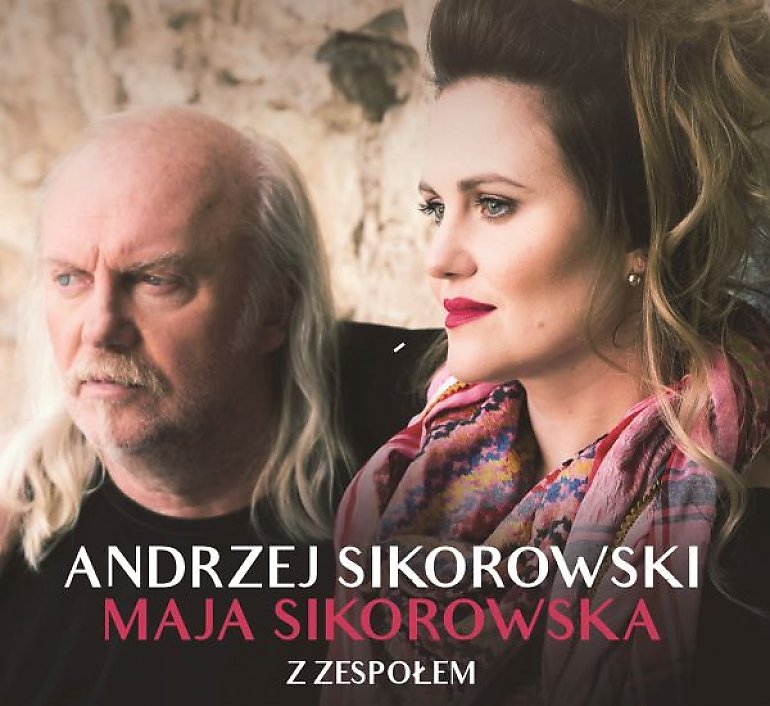 Andrzej Sikorowski i Maja Sikorowska z zespołem